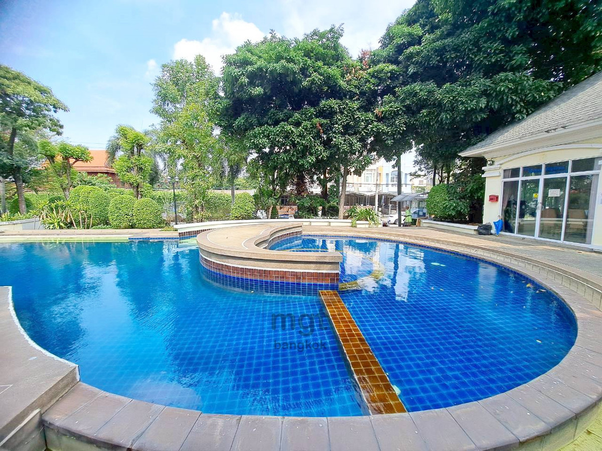 ขายทาวน์โฮมเอกชัย บางบอน : ขายด่วน!! คุ้มมาก ขายขาดทุน  สภาพดีมาก ทาวน์เฮ้าส์ปริญลักษณ์ เอกชัย บางบอน ทำเลดีมาก   