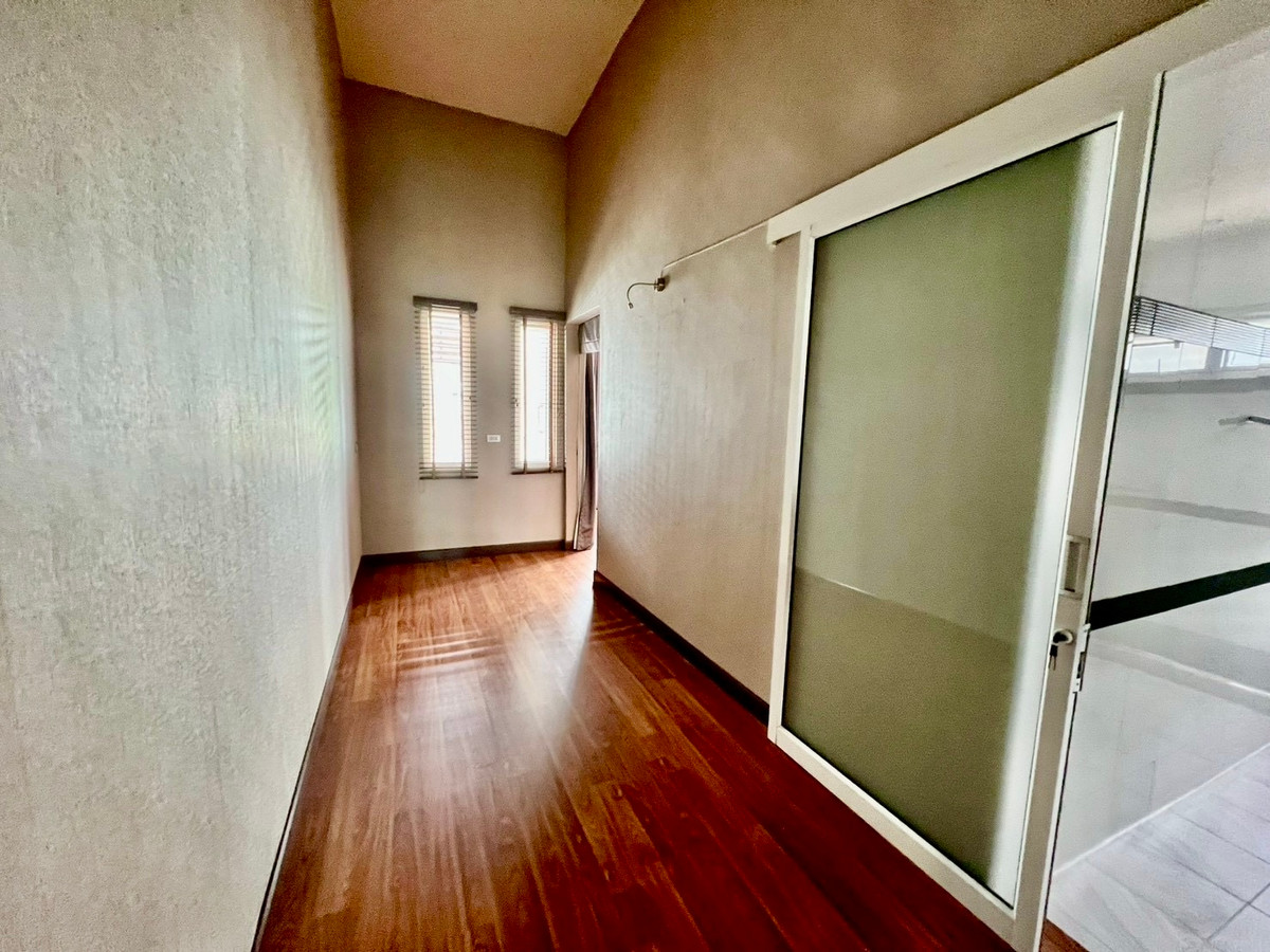 ให้เช่าบ้านลาดพร้าว เซ็นทรัลลาดพร้าว : ให้เช่า บ้านเดี่ยวหลังมุม สไตล์โฮมออฟฟิศ | วิภาวดี 20 | ทำเลใจกลางเมือง เหมาะอยู่อาศัยหรือทำสำนักงานส่วนตัว