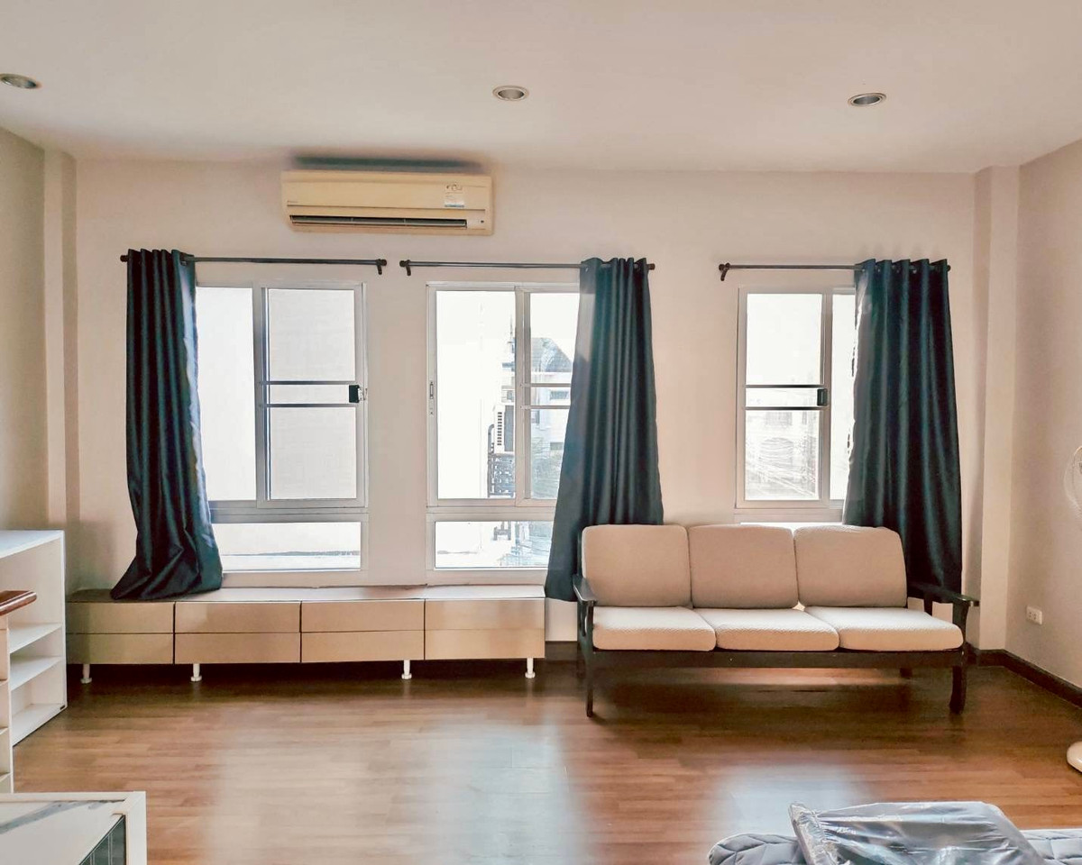 For RentTownhomePattanakan, Srinakarin : For Rent: 3-Storey Townhome at Baan Klang Muang The Royal Monaco Srinakarin – Pattanakarn Spacious Modern Townhome in a Prime Location, Ready to Move In