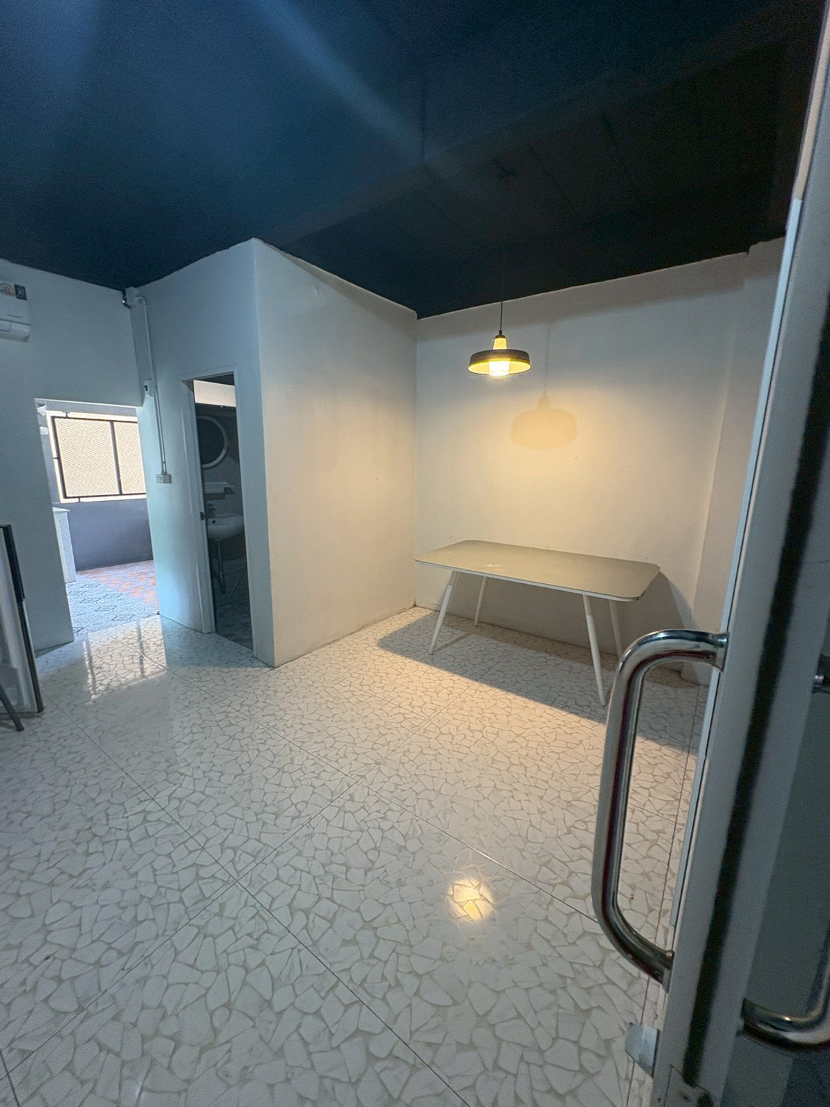 For RentTownhomePattanakan, Srinakarin : Townhome for rent, 5 bedrooms, 7 bathrooms, seven air conditioners, near MRT Kelantan (YL12)