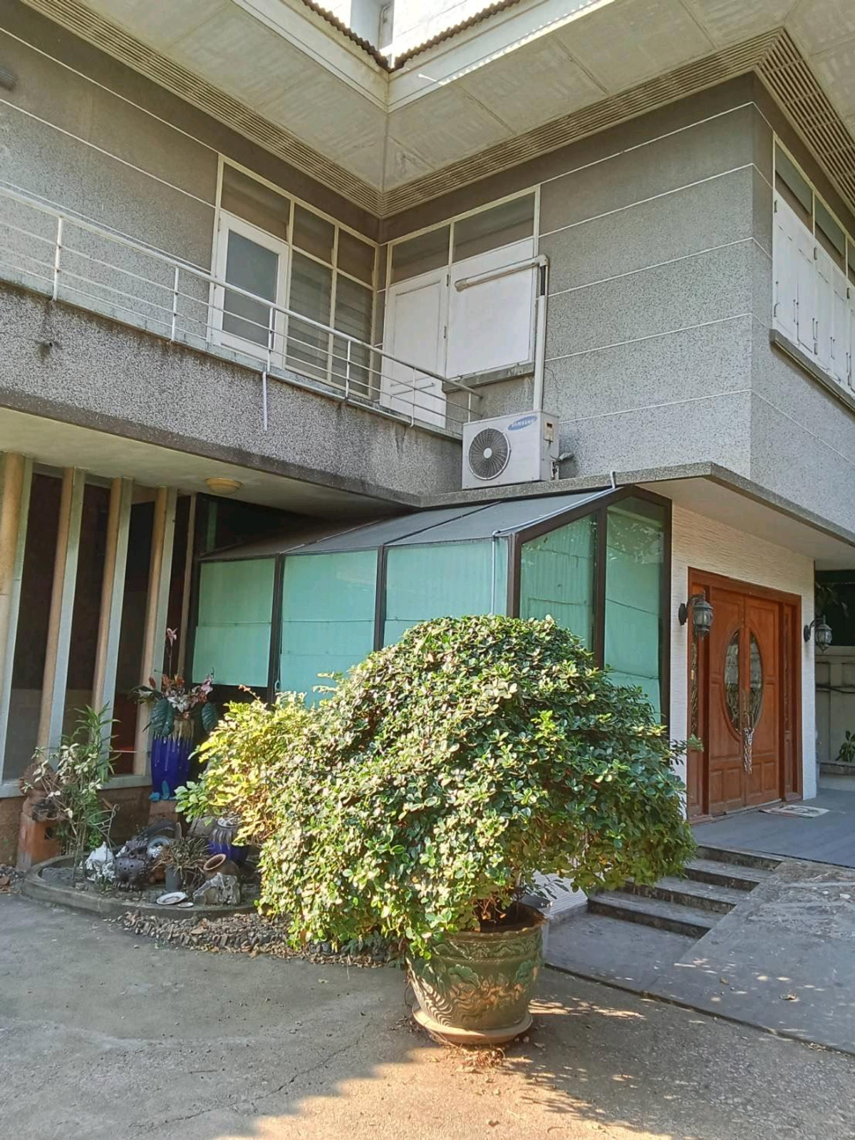 For RentHouseRama3 (Riverside),Satupadit : only 100 meters