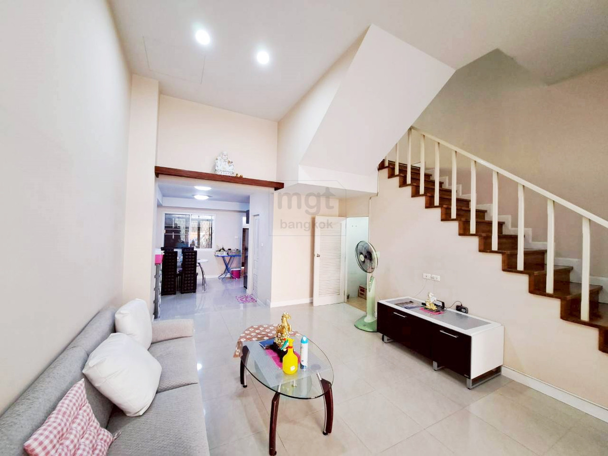 ขายทาวน์โฮมเอกชัย บางบอน : ขายด่วน!! คุ้มมาก ขายขาดทุน  สภาพดีมาก ทาวน์เฮ้าส์ปริญลักษณ์ เอกชัย บางบอน ทำเลดีมาก   