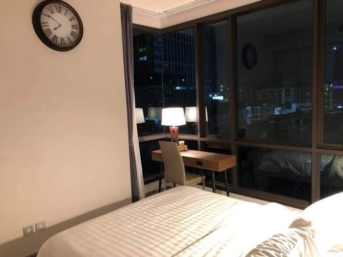 For SaleCondoLadprao, Central Ladprao : Condo for sale, Whizdom Avenue Ratchada Lat Phrao, next to MRT Lat Phrao, 0 meters, 2 bedrooms, corner room, no walls next to anyone.