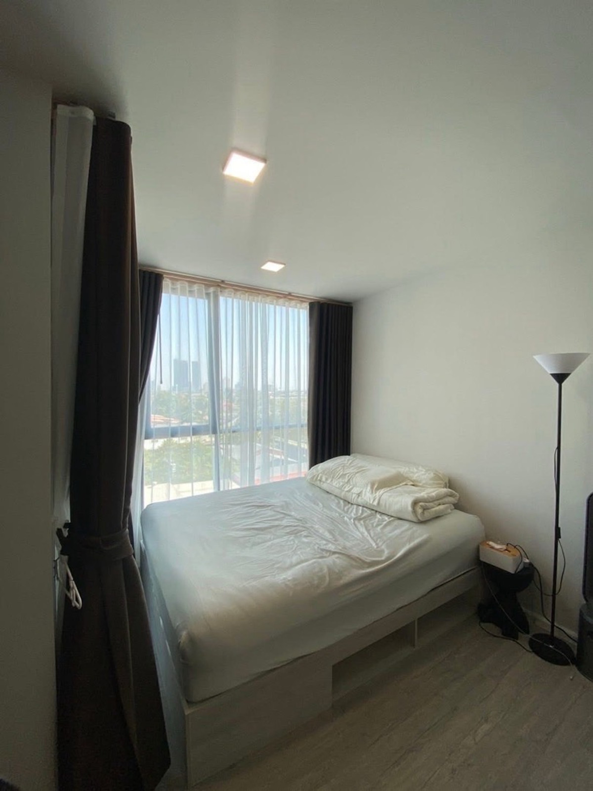 ให้เช่าคอนโดบางนา แบริ่ง ลาซาล : ให้เช่า คอนโด Atmoz Tropicana Bangna (แอทโมซ ทรอปิคาน่า บางนา) ขนาดห้อง : 23 ตร.ม ชั้น : 7 ตึก/อาคาร : D. ราคา : 8,000 บาท สถานที่ใกล้เคียง : รถไฟฟ้าสายสีเหลือง