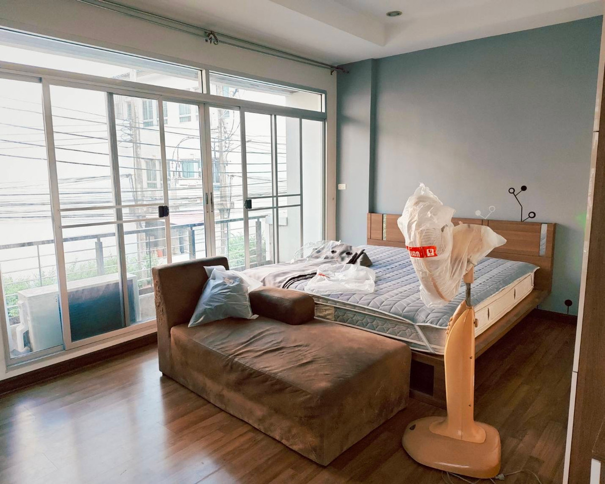 For RentTownhomePattanakan, Srinakarin : For Rent: 3-Storey Townhome at Baan Klang Muang The Royal Monaco Srinakarin – Pattanakarn Spacious Modern Townhome in a Prime Location, Ready to Move In