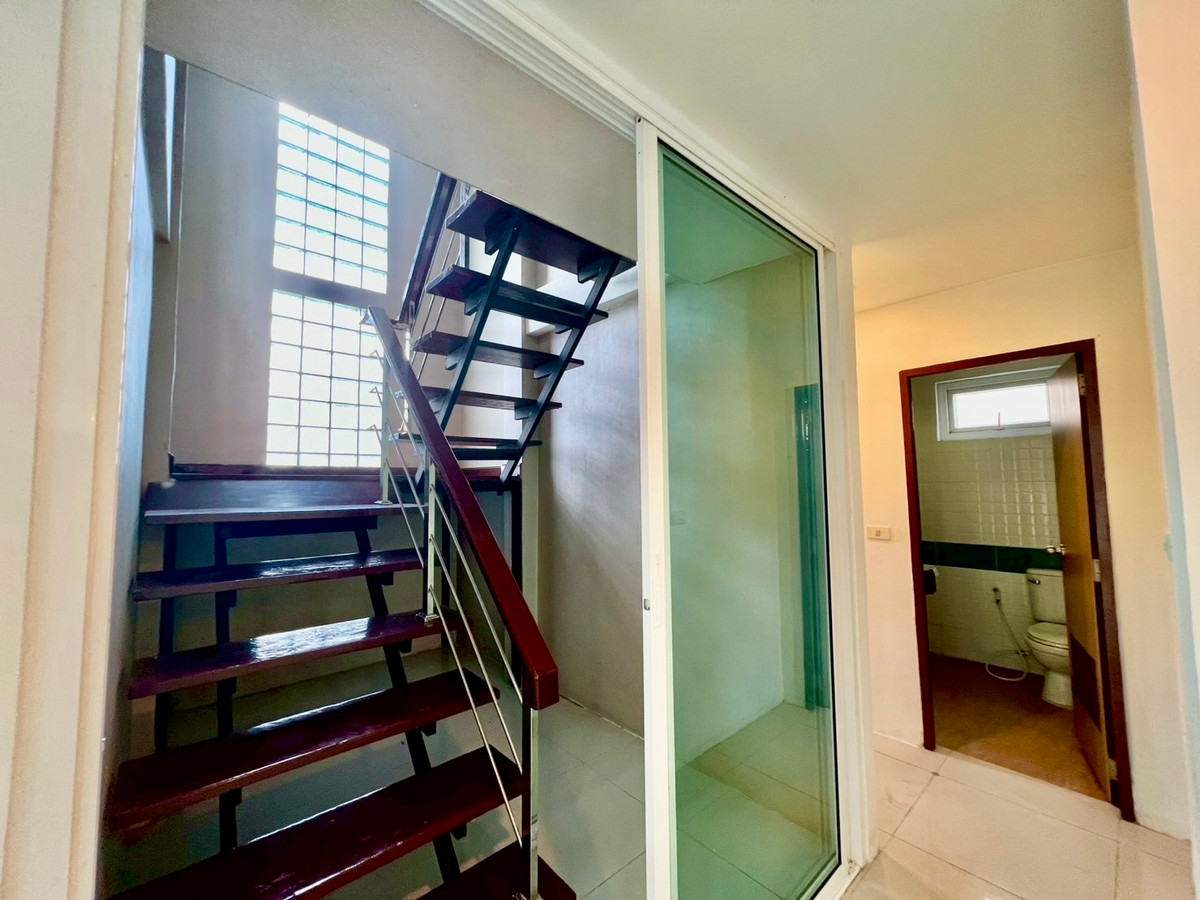 ให้เช่าบ้านลาดพร้าว เซ็นทรัลลาดพร้าว : ให้เช่า บ้านเดี่ยวหลังมุม สไตล์โฮมออฟฟิศ | วิภาวดี 20 | ทำเลใจกลางเมือง เหมาะอยู่อาศัยหรือทำสำนักงานส่วนตัว