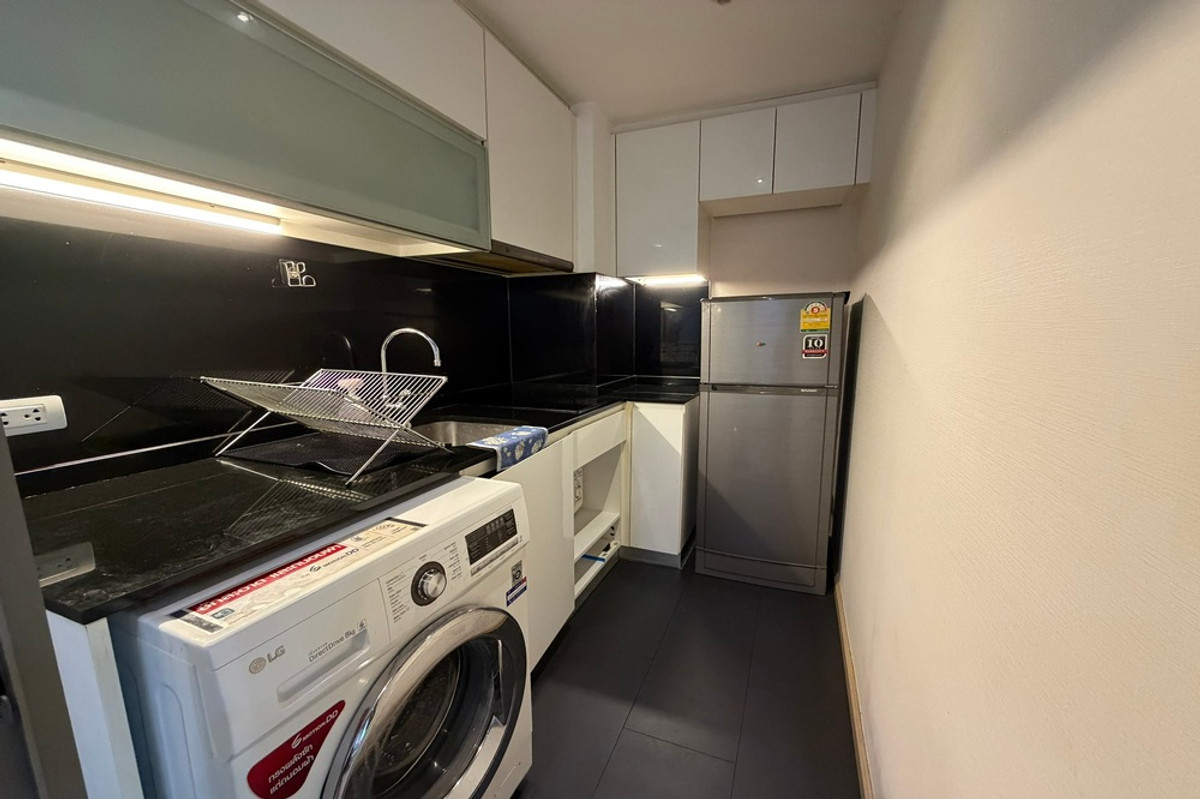 For RentCondoSilom, Saladaeng, Bangrak : 🔥 For Rent !! pool view !! 🔥 Code C20221202932.........Klass Silom, 1 bedroom, 1 bathroom, furnished, ready to move in📣📣