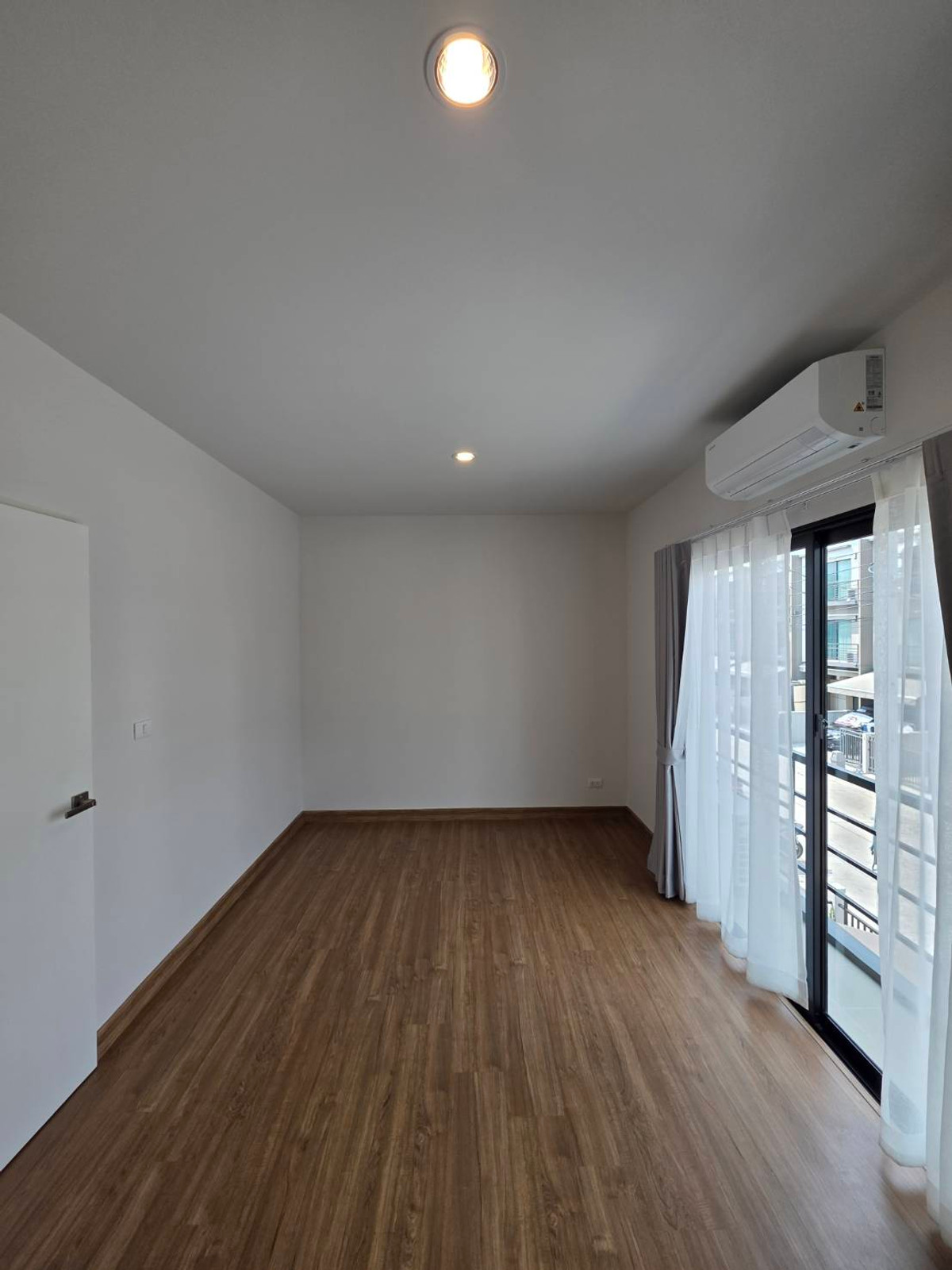 ให้เช่าทาวน์โฮมเกษตรศาสตร์ รัชโยธิน : ให้เช่าทาวน์โฮม บ้านกลางเมือง พหลฯ - รามอินทรา ใกล้ แม็คโคร เทพรักษ์ เพียง 3 นาที