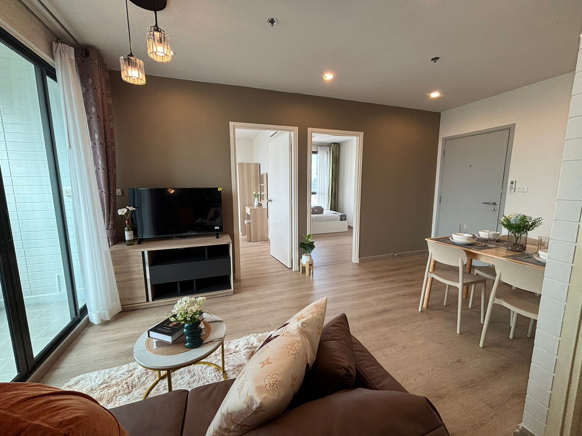 For RentCondoThaphra, Talat Phlu, Wutthakat : Ideo Sathorn Thapra near BTS Phonimit, 2 bedrooms, 2 parking spaces, new room, new furniture, available for rent.