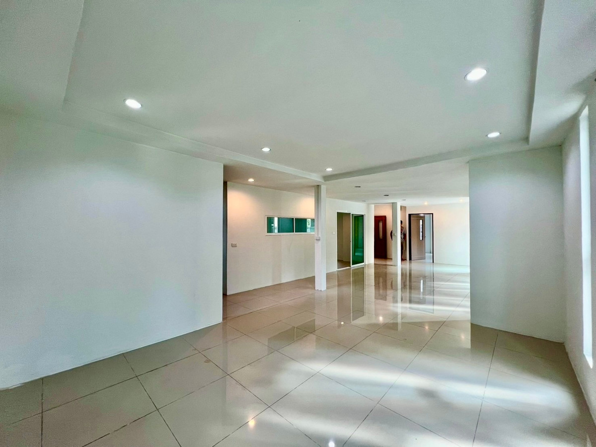 ให้เช่าบ้านลาดพร้าว เซ็นทรัลลาดพร้าว : ให้เช่า บ้านเดี่ยวหลังมุม สไตล์โฮมออฟฟิศ | วิภาวดี 20 | ทำเลใจกลางเมือง เหมาะอยู่อาศัยหรือทำสำนักงานส่วนตัว