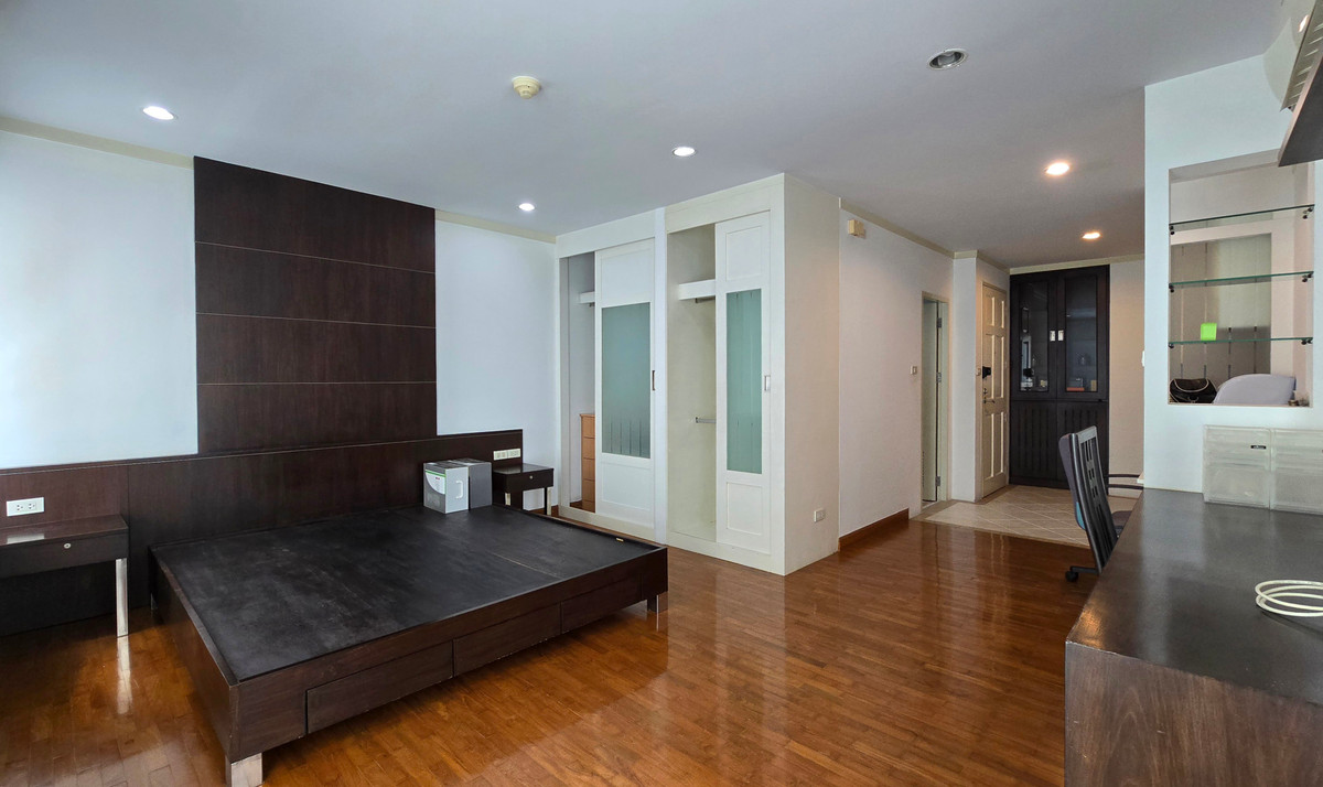 ให้เช่าคอนโดสาทร นราธิวาส : ให้เช่า ⭐️ Baan Siri Sathorn (บ้านสิริสาทร) 37.79 ตร.ม. ชั้น 5 19,000 บาท/เดือน ⭐️ คอนโดโลว์ไรส์ สูง 8 ชั้น บรรยากาศดี 