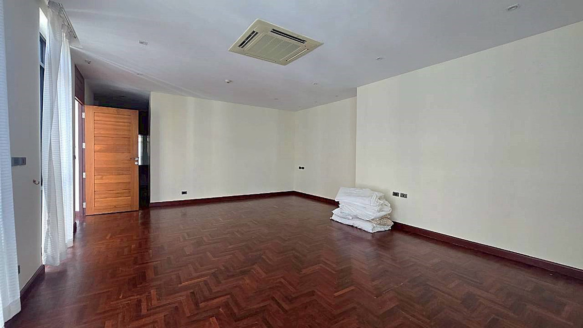 For RentHouseSukhumvit, Asoke, Thonglor : Single house with private pool, 4 bedrooms - Phrom Phong ** NO CO-AGENT **