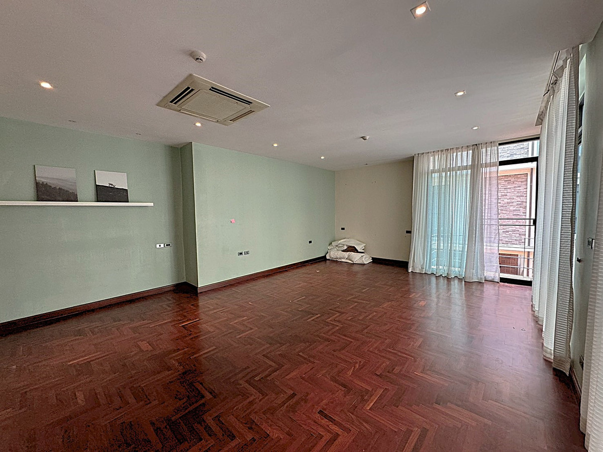 For RentHouseSukhumvit, Asoke, Thonglor : Single house with private pool, 4 bedrooms - Phrom Phong ** NO CO-AGENT **