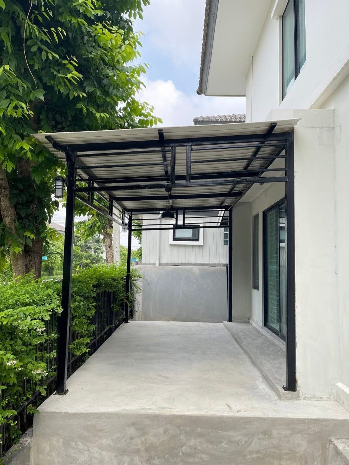 ให้เช่าบ้านสมุทรปราการ สำโรง : ให้เช่าบ้านเดี่ยว พฤกษาดีไลท์ บางนา–ศรีนครินทร์ (ซอยหนามแดง) ใกล้ Mega Bangna เพียง 10 นาที!