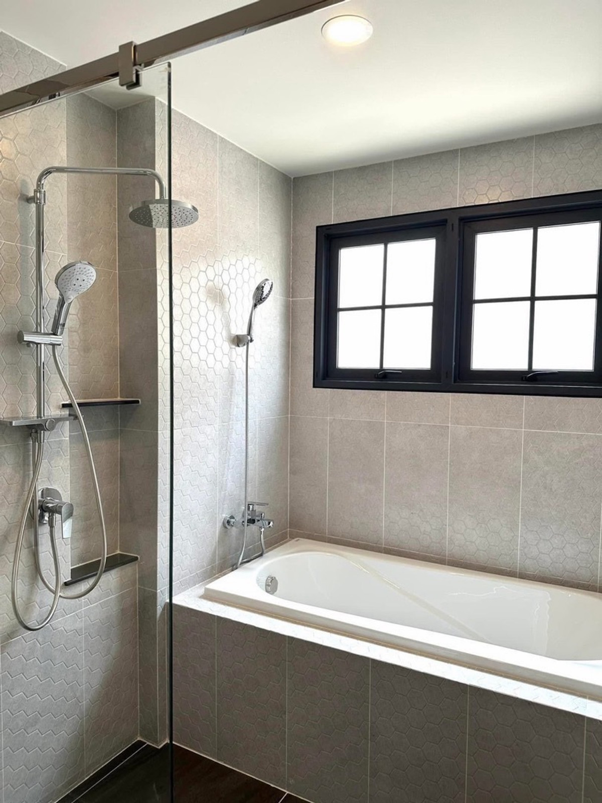 ให้เช่าบ้านบางนา แบริ่ง ลาซาล : บ้านเดี่ยวให้เช่า Centro Bangna เฟส 2 หลังใหญ่ 4 ห้องนอน ใกล้ Mega Bangna และโรงเรียนนานาชาติ เลี้ยงสัตว์ได้
