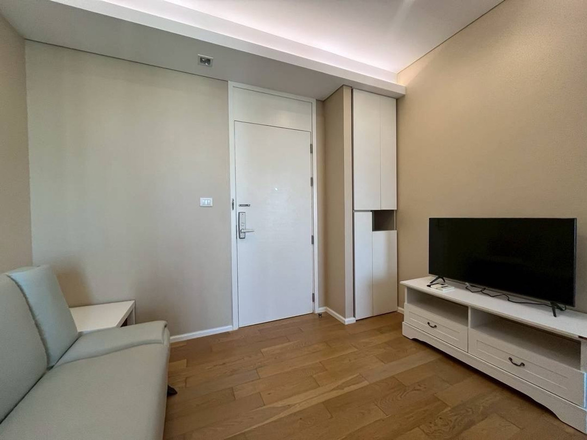 For RentCondoLadprao, Central Ladprao : Ready for rent, Condo The Saint Residences (The Saint Residences), location at Lat Phrao Intersection, near BTS and MRT.