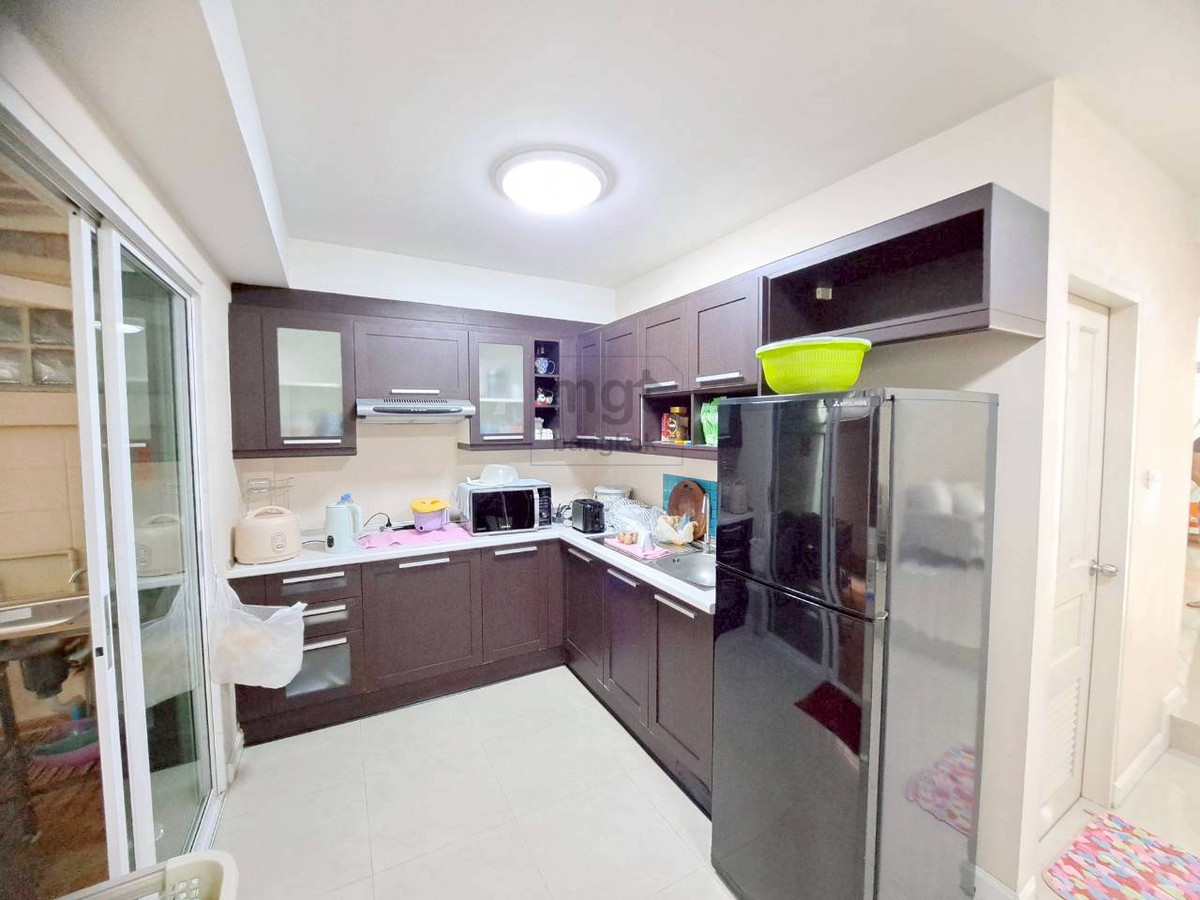 ขายทาวน์โฮมเอกชัย บางบอน : ขายด่วน!! คุ้มมาก ขายขาดทุน  สภาพดีมาก ทาวน์เฮ้าส์ปริญลักษณ์ เอกชัย บางบอน ทำเลดีมาก   