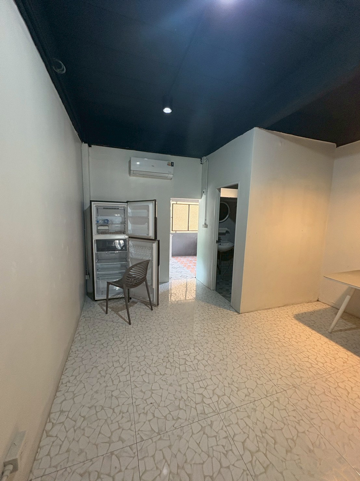 For RentTownhomePattanakan, Srinakarin : Townhome for rent, 5 bedrooms, 7 bathrooms, seven air conditioners, near MRT Kelantan (YL12)