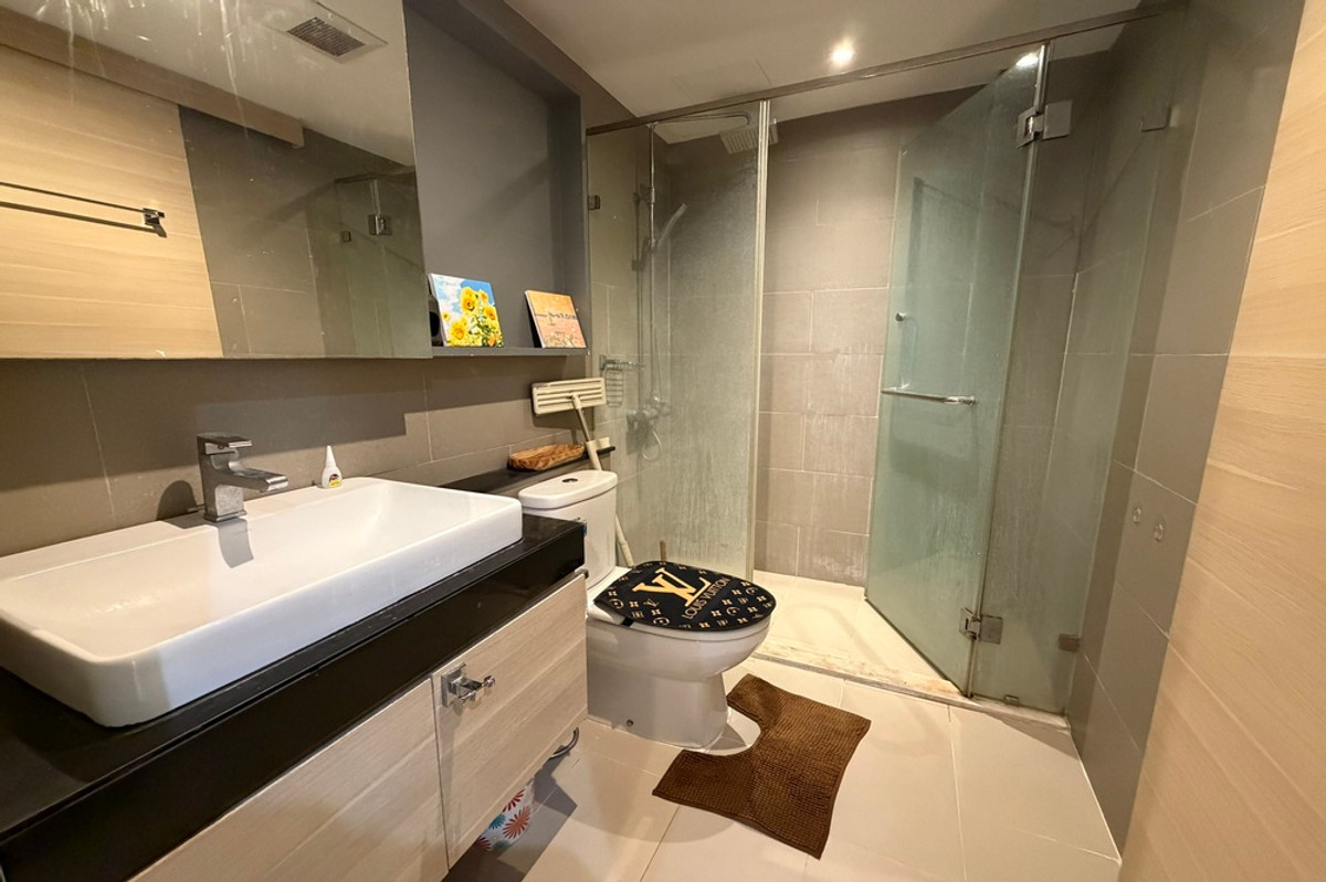 For RentCondoSilom, Saladaeng, Bangrak : 🔥 For Rent !! pool view !! 🔥 Code C20221202932.........Klass Silom, 1 bedroom, 1 bathroom, furnished, ready to move in📣📣