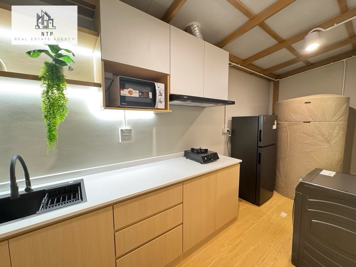 ให้เช่าทาวน์โฮมลาดกระบัง สุวรรณภูมิ : ให้เช่า| For rent Townhome 3 ชั้น 📍 𝐏𝐥𝐞𝐱 𝐎𝐧𝐧𝐮𝐭-𝐖𝐨𝐧𝐠𝐰𝐚𝐞𝐧 ใกล้เมกาบางนา เดินทางไปสุวรรณภูมิเพียง 10 นาที หน้าหมู่บ้านมี Community Mall 🏡🌲 