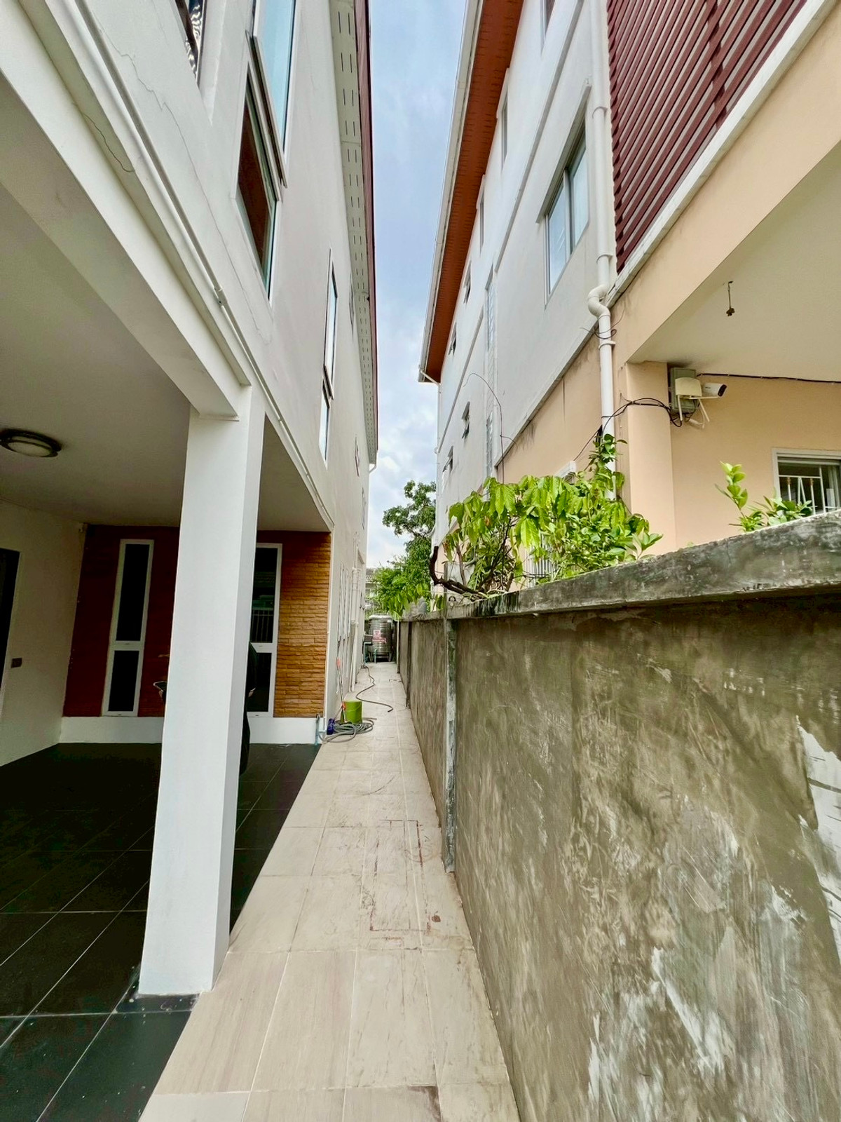 ให้เช่าบ้านลาดพร้าว เซ็นทรัลลาดพร้าว : ให้เช่า บ้านเดี่ยวหลังมุม สไตล์โฮมออฟฟิศ | วิภาวดี 20 | ทำเลใจกลางเมือง เหมาะอยู่อาศัยหรือทำสำนักงานส่วนตัว