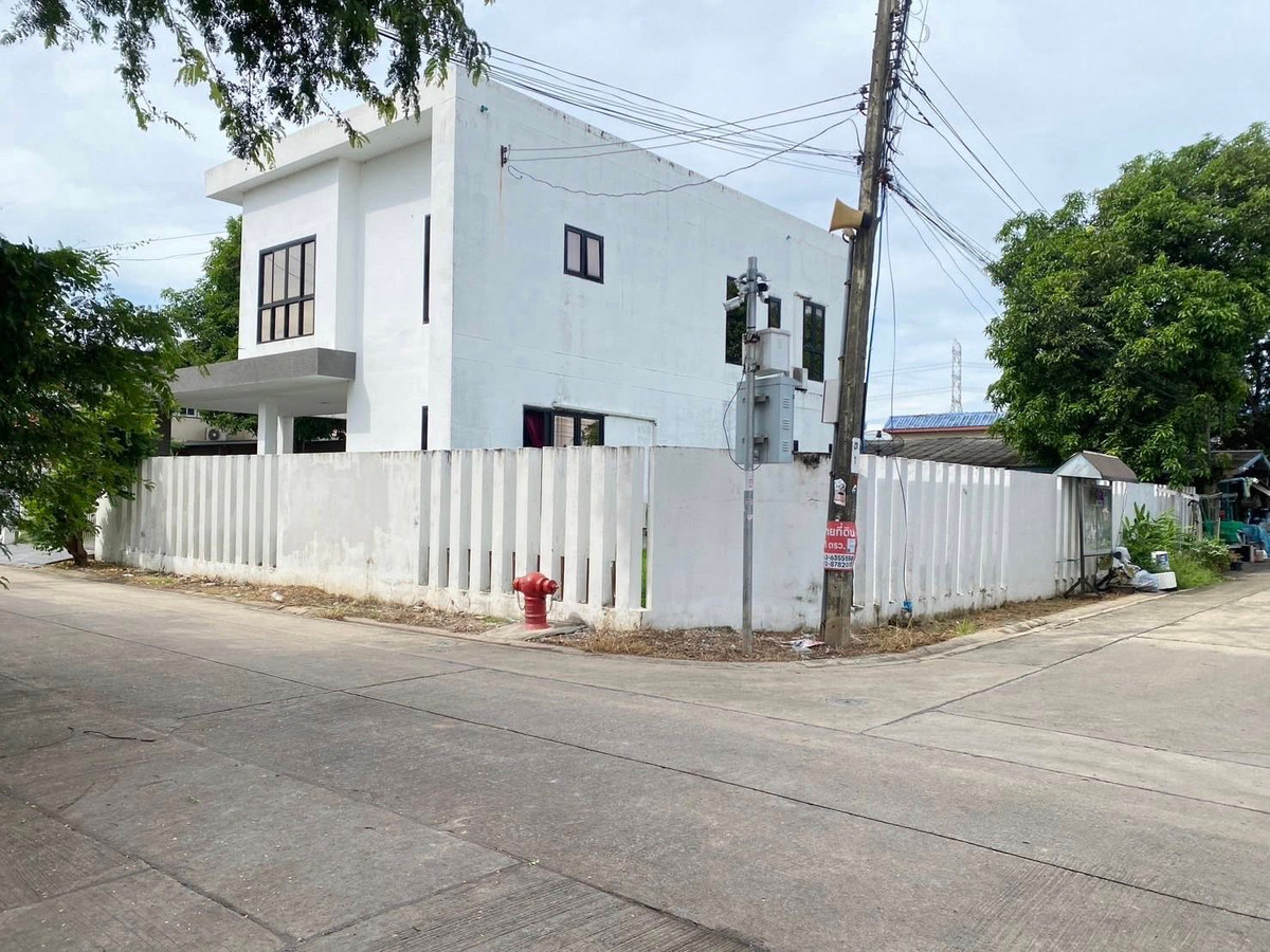 ขายบ้านพุทธมณฑล ศาลายา : บ้านเดี่ยว พุทธมณฑลสาย 2 บ้านหลังหัวมุม พื้นที่รอบบ้านกว้าง โปร่ง ลมดี