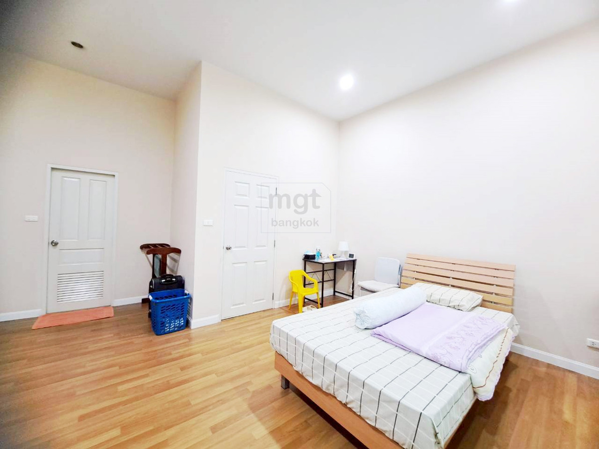 ขายทาวน์โฮมเอกชัย บางบอน : ขายด่วน!! คุ้มมาก ขายขาดทุน  สภาพดีมาก ทาวน์เฮ้าส์ปริญลักษณ์ เอกชัย บางบอน ทำเลดีมาก   