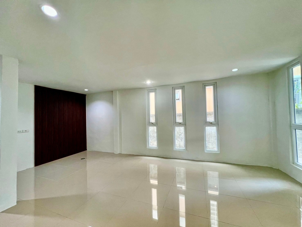 ให้เช่าบ้านลาดพร้าว เซ็นทรัลลาดพร้าว : ให้เช่า บ้านเดี่ยวหลังมุม สไตล์โฮมออฟฟิศ | วิภาวดี 20 | ทำเลใจกลางเมือง เหมาะอยู่อาศัยหรือทำสำนักงานส่วนตัว