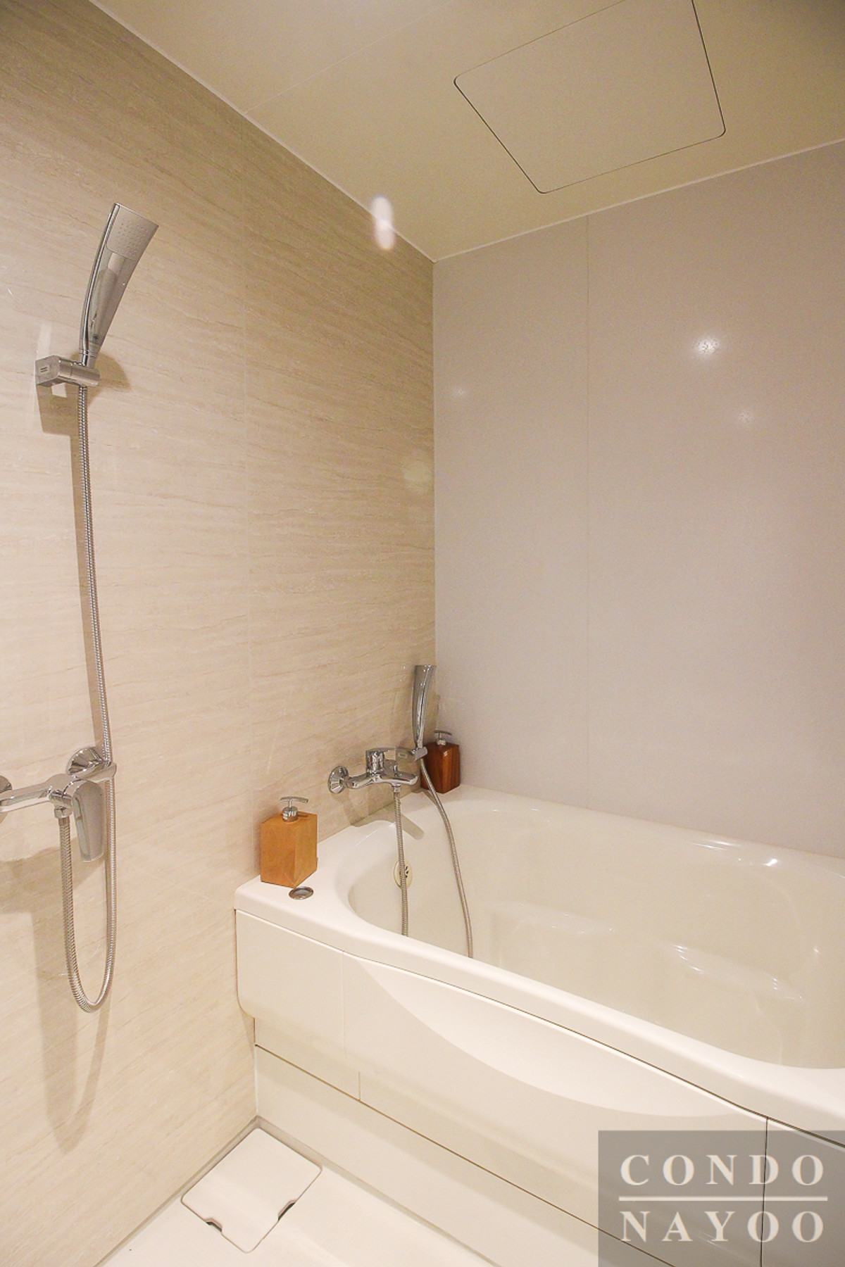 For RentCondoSukhumvit, Asoke, Thonglor : Hot Unit! Runesu Thonglor 5 - Prime Location in the Heart of Thonglor.