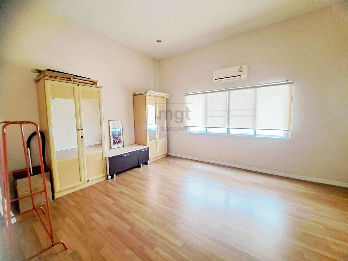 ขายทาวน์โฮมเอกชัย บางบอน : ขายด่วน!! คุ้มมาก ขายขาดทุน  สภาพดีมาก ทาวน์เฮ้าส์ปริญลักษณ์ เอกชัย บางบอน ทำเลดีมาก   