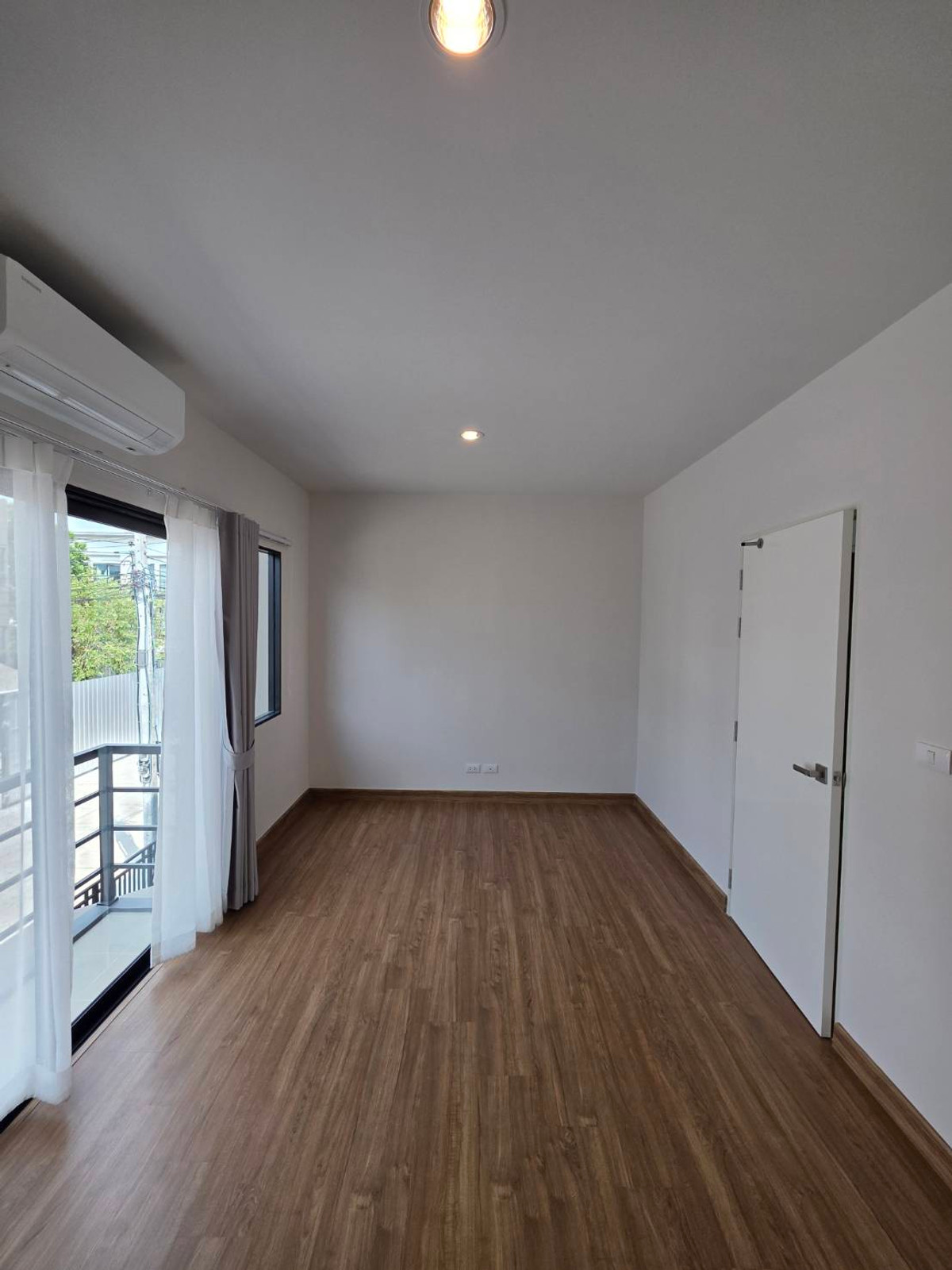 ให้เช่าทาวน์โฮมเกษตรศาสตร์ รัชโยธิน : ให้เช่าทาวน์โฮม บ้านกลางเมือง พหลฯ - รามอินทรา ใกล้ แม็คโคร เทพรักษ์ เพียง 3 นาที