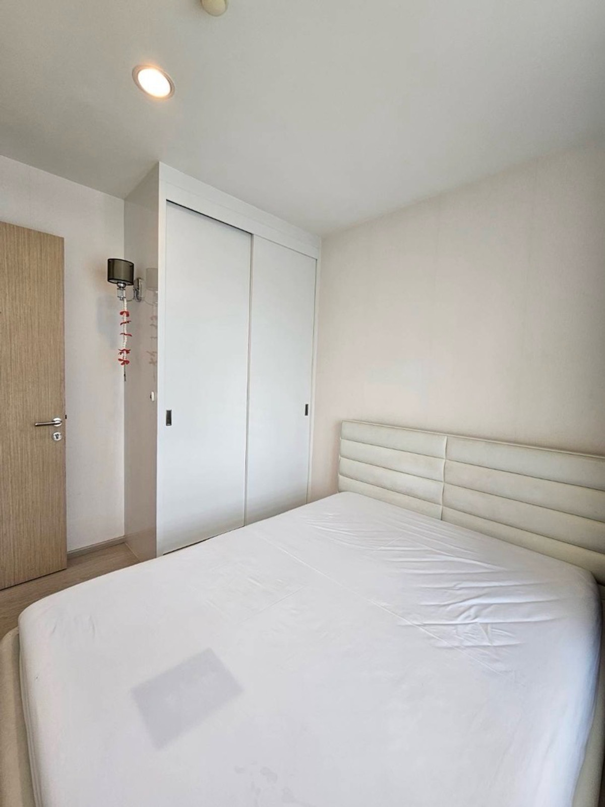 For RentCondoRama9, Petchburi, RCA : baht/month