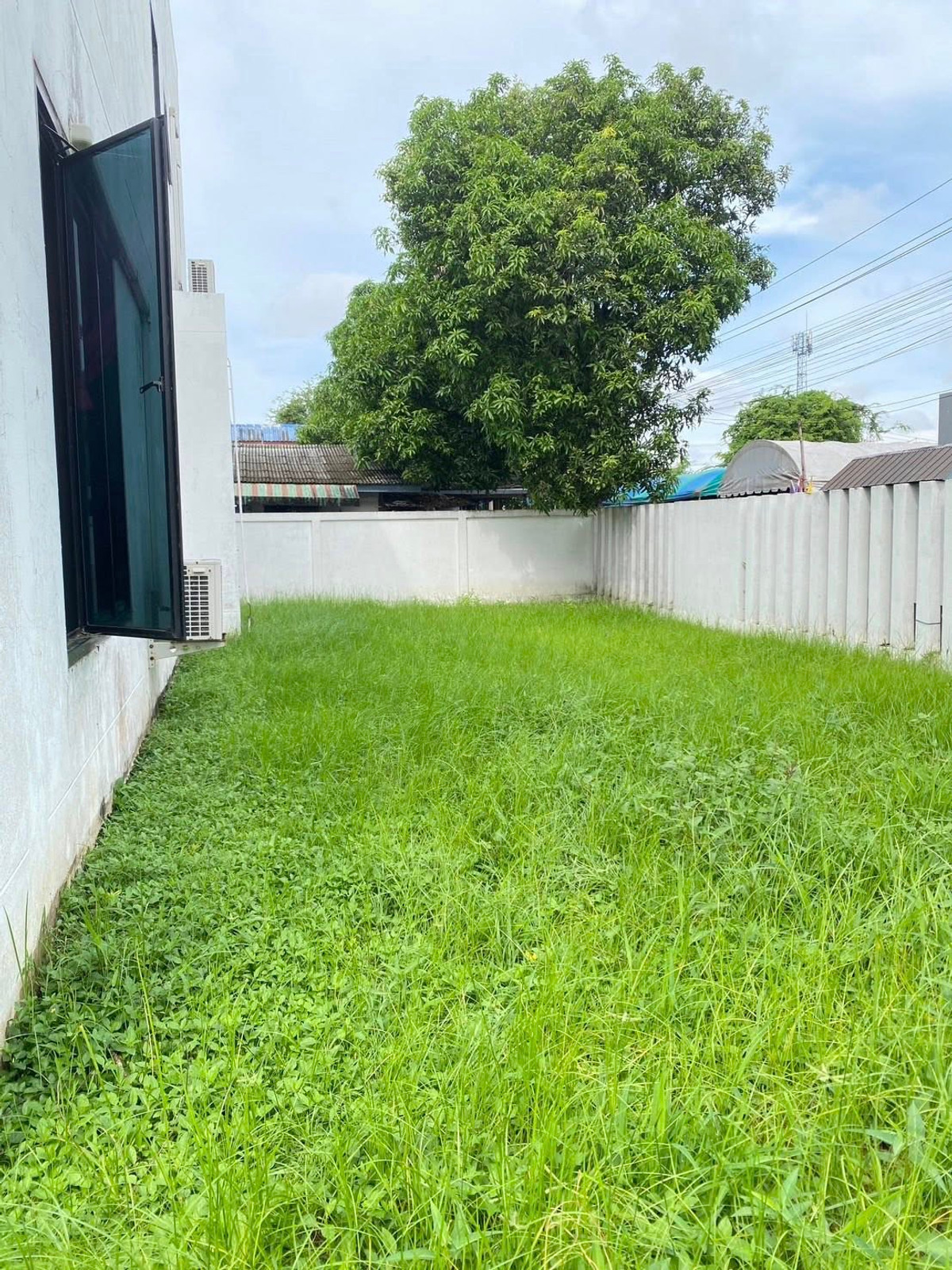 ขายบ้านพุทธมณฑล ศาลายา : บ้านเดี่ยว พุทธมณฑลสาย 2 บ้านหลังหัวมุม พื้นที่รอบบ้านกว้าง โปร่ง ลมดี