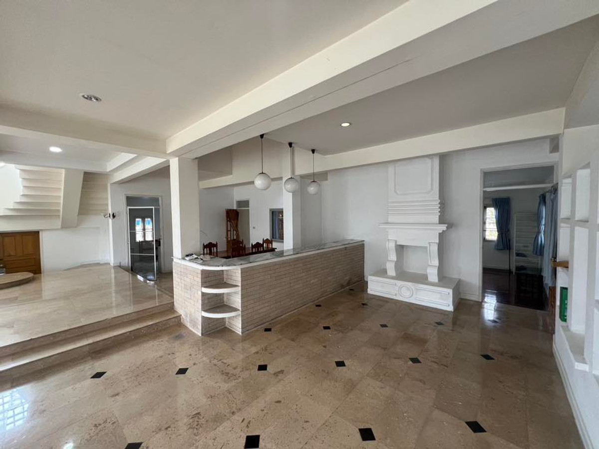 ให้เช่าบ้านเลียบทางด่วนรามอินทรา : ให้เช่า!! คฤหาสน์หรู 5 ห้องนอน 650 ตร.ม. ติดถนนรามอินทรา & รถไฟฟ้าสายสีชมพู | หมู่บ้านแมกไม้ รามอินทรา 103/3