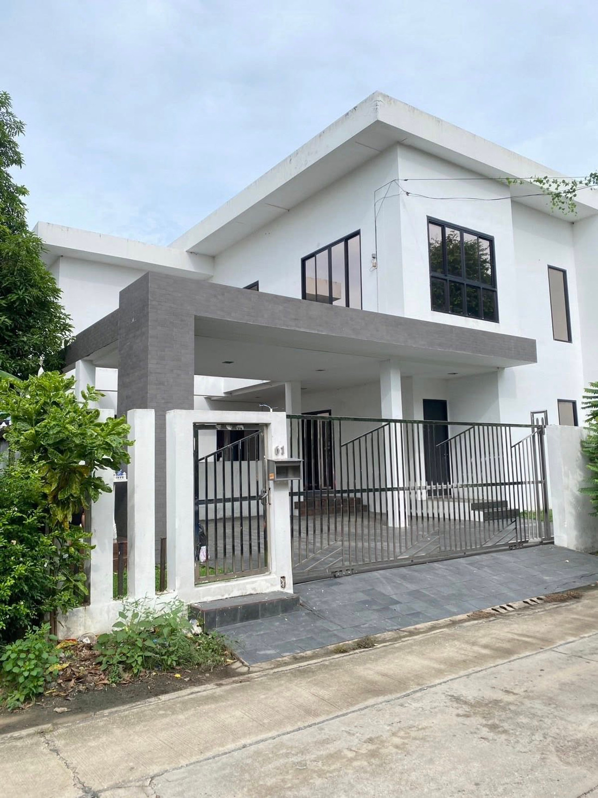 ขายบ้านพุทธมณฑล ศาลายา : บ้านเดี่ยว พุทธมณฑลสาย 2 บ้านหลังหัวมุม พื้นที่รอบบ้านกว้าง โปร่ง ลมดี