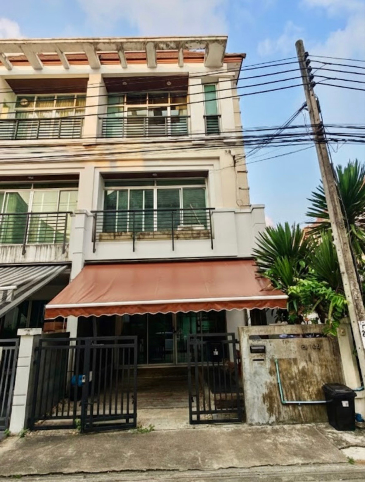 For RentTownhomePattanakan, Srinakarin : For Rent: 3-Storey Townhome at Baan Klang Muang The Royal Monaco Srinakarin – Pattanakarn Spacious Modern Townhome in a Prime Location, Ready to Move In