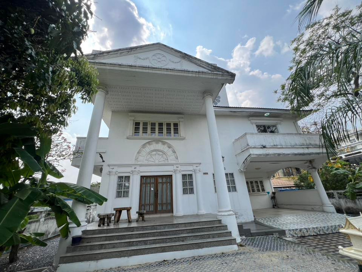 ให้เช่าบ้านเลียบทางด่วนรามอินทรา : ให้เช่า!! คฤหาสน์หรู 5 ห้องนอน 650 ตร.ม. ติดถนนรามอินทรา & รถไฟฟ้าสายสีชมพู | หมู่บ้านแมกไม้ รามอินทรา 103/3