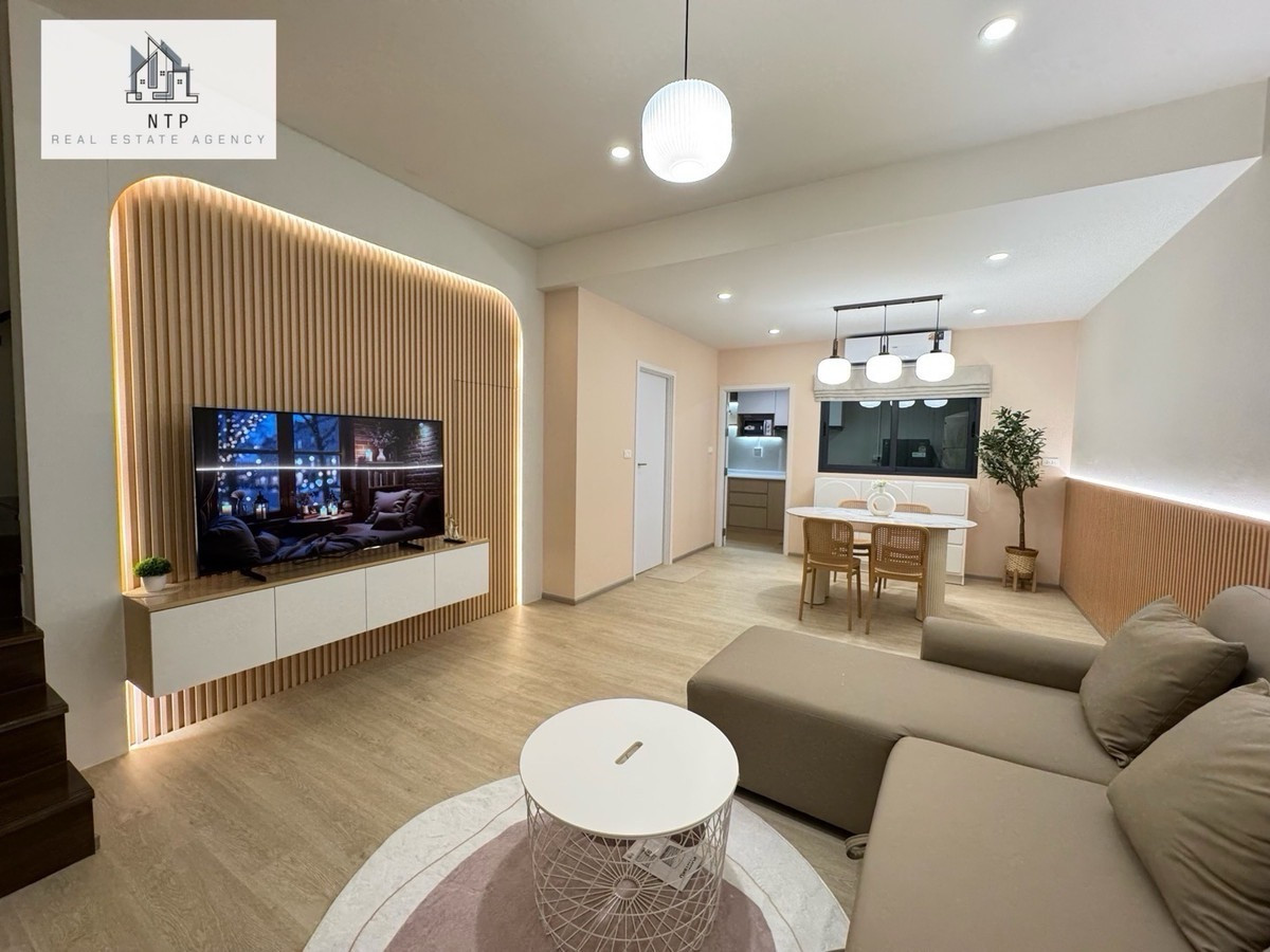 ให้เช่าทาวน์โฮมลาดกระบัง สุวรรณภูมิ : ให้เช่า| For rent Townhome 3 ชั้น 📍 𝐏𝐥𝐞𝐱 𝐎𝐧𝐧𝐮𝐭-𝐖𝐨𝐧𝐠𝐰𝐚𝐞𝐧 ใกล้เมกาบางนา เดินทางไปสุวรรณภูมิเพียง 10 นาที หน้าหมู่บ้านมี Community Mall 🏡🌲 