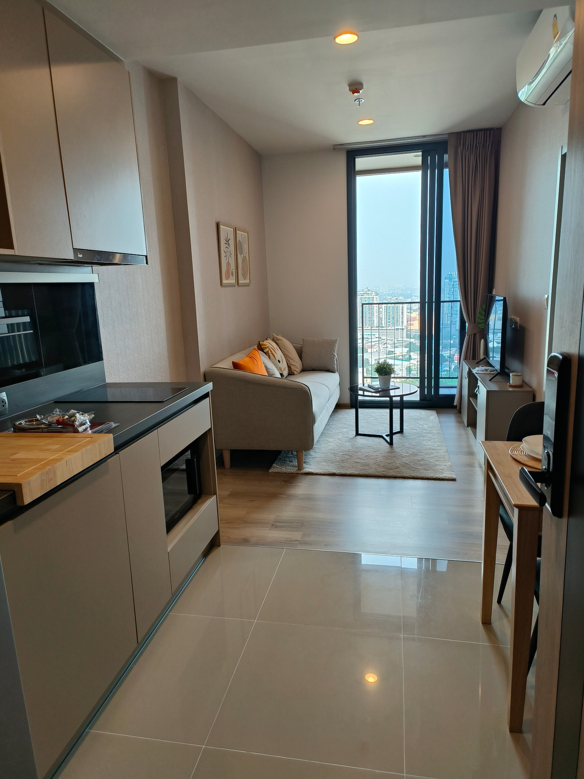 ขายคอนโดสุขุมวิท อโศก ทองหล่อ : ขาย ! OKA HAUS สุขุมวิท 36 ​​- คอนโดสไตล์รีสอร์ทหรู ใจกลางสุขุมวิท ห้องตกแต่งครบครัน - วิวแม่น้ำ/วิวเมืองสวยมาก