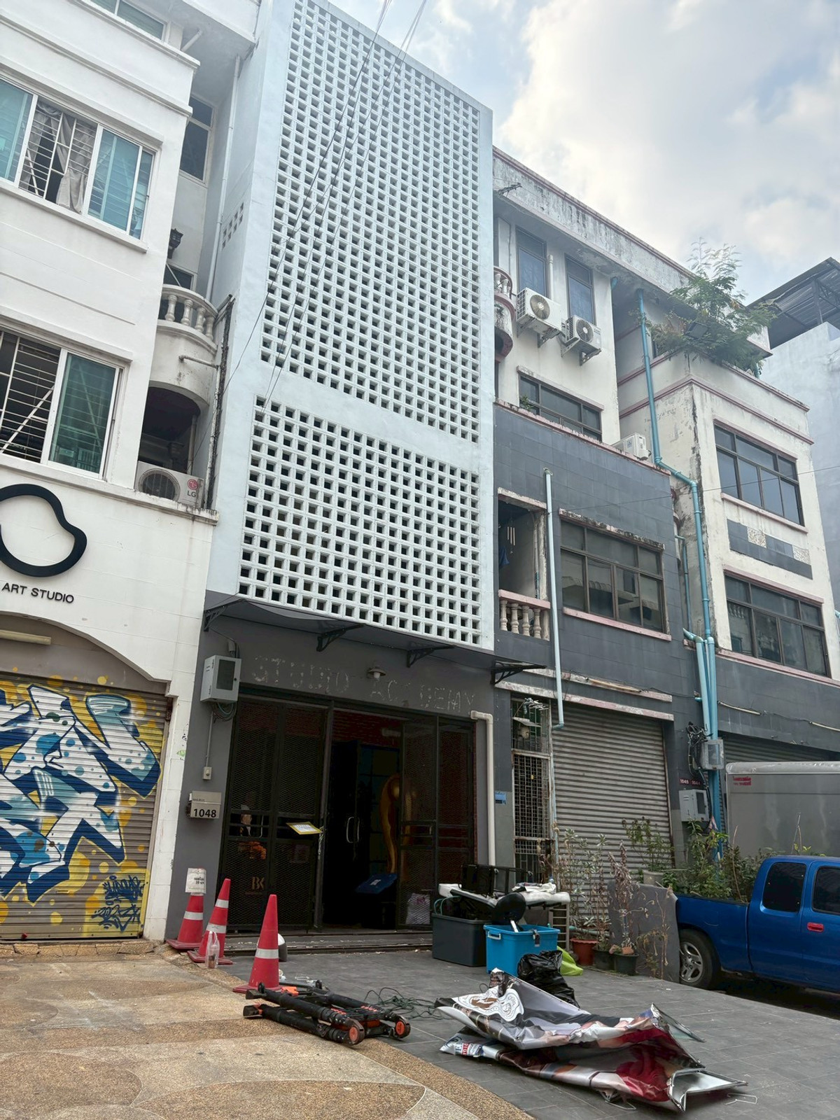 For RentTownhomePattanakan, Srinakarin : Townhome for rent, 5 bedrooms, 7 bathrooms, seven air conditioners, near MRT Kelantan (YL12)