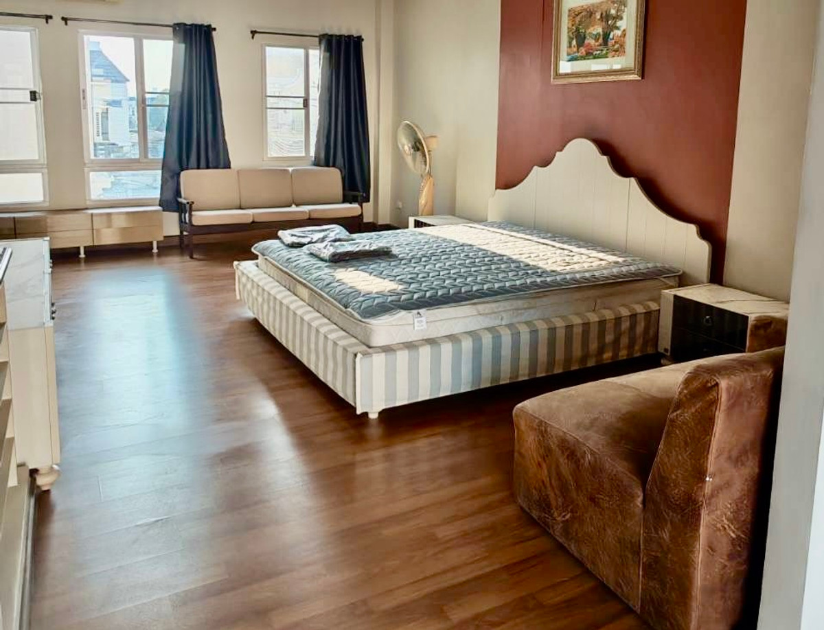 For RentTownhomePattanakan, Srinakarin : For Rent: 3-Storey Townhome at Baan Klang Muang The Royal Monaco Srinakarin – Pattanakarn Spacious Modern Townhome in a Prime Location, Ready to Move In