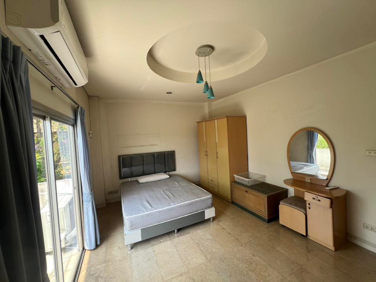 ให้เช่าบ้านเลียบทางด่วนรามอินทรา : ให้เช่า!! คฤหาสน์หรู 5 ห้องนอน 650 ตร.ม. ติดถนนรามอินทรา & รถไฟฟ้าสายสีชมพู | หมู่บ้านแมกไม้ รามอินทรา 103/3