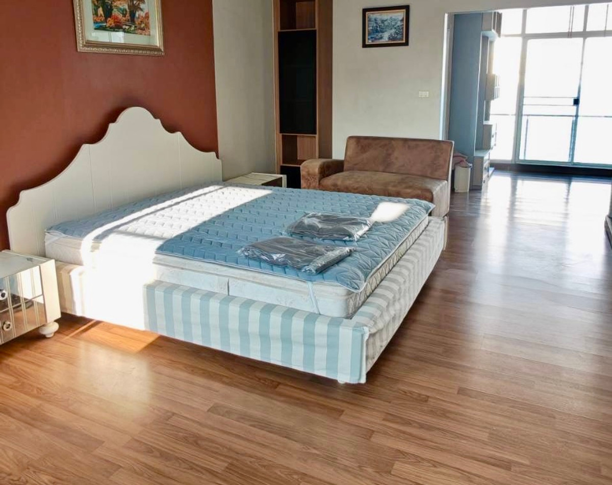 For RentTownhomePattanakan, Srinakarin : For Rent: 3-Storey Townhome at Baan Klang Muang The Royal Monaco Srinakarin – Pattanakarn Spacious Modern Townhome in a Prime Location, Ready to Move In