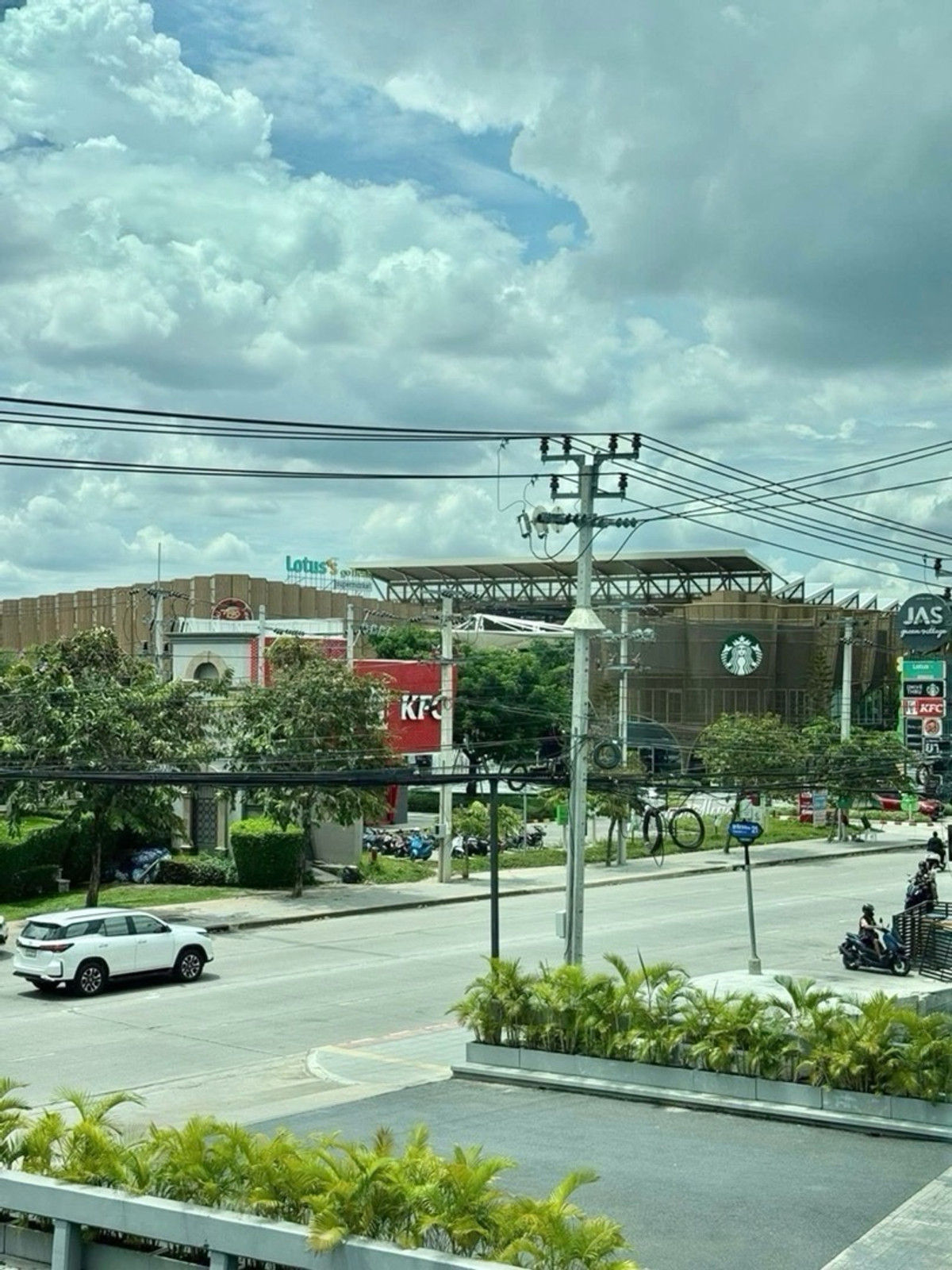 ให้เช่าทาวน์โฮมลาดกระบัง สุวรรณภูมิ : ให้เช่า| For rent Townhome 3 ชั้น 📍 𝐏𝐥𝐞𝐱 𝐎𝐧𝐧𝐮𝐭-𝐖𝐨𝐧𝐠𝐰𝐚𝐞𝐧 ใกล้เมกาบางนา เดินทางไปสุวรรณภูมิเพียง 10 นาที หน้าหมู่บ้านมี Community Mall 🏡🌲 