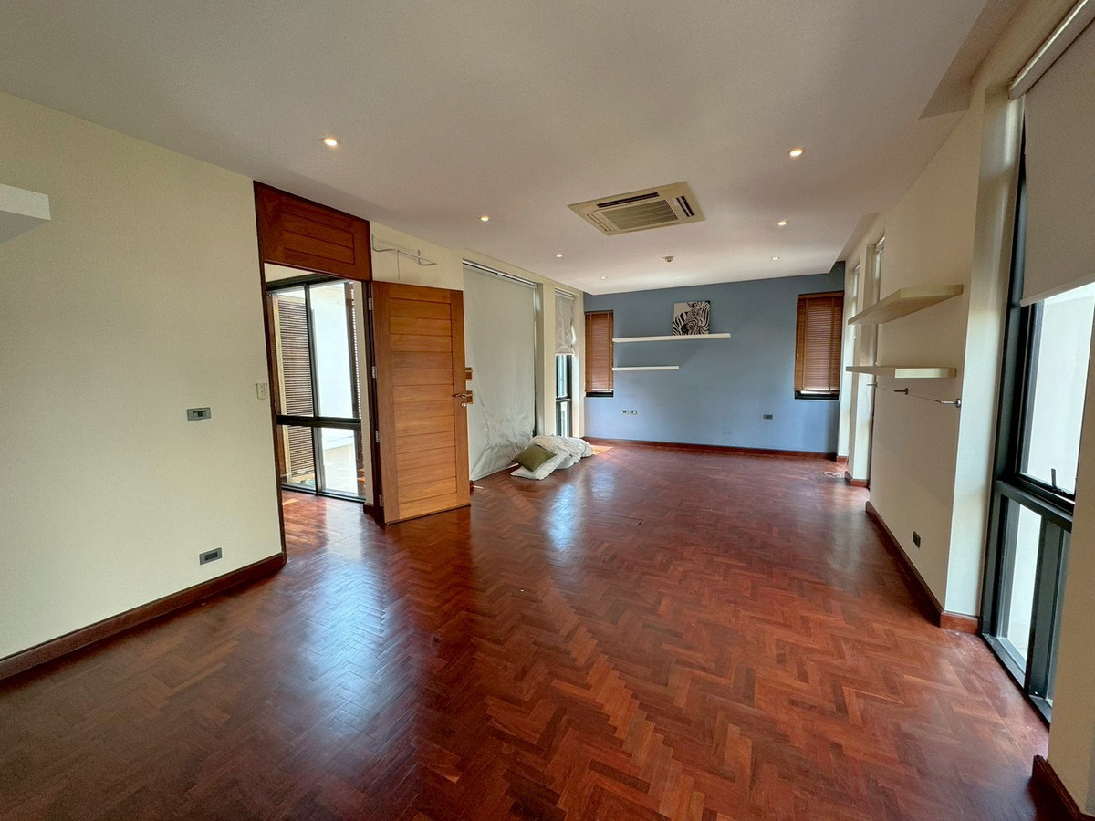 For RentHouseSukhumvit, Asoke, Thonglor : Single house with private pool, 4 bedrooms - Phrom Phong ** NO CO-AGENT **