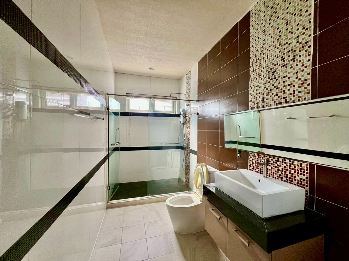 ให้เช่าบ้านลาดพร้าว เซ็นทรัลลาดพร้าว : ให้เช่า บ้านเดี่ยวหลังมุม สไตล์โฮมออฟฟิศ | วิภาวดี 20 | ทำเลใจกลางเมือง เหมาะอยู่อาศัยหรือทำสำนักงานส่วนตัว