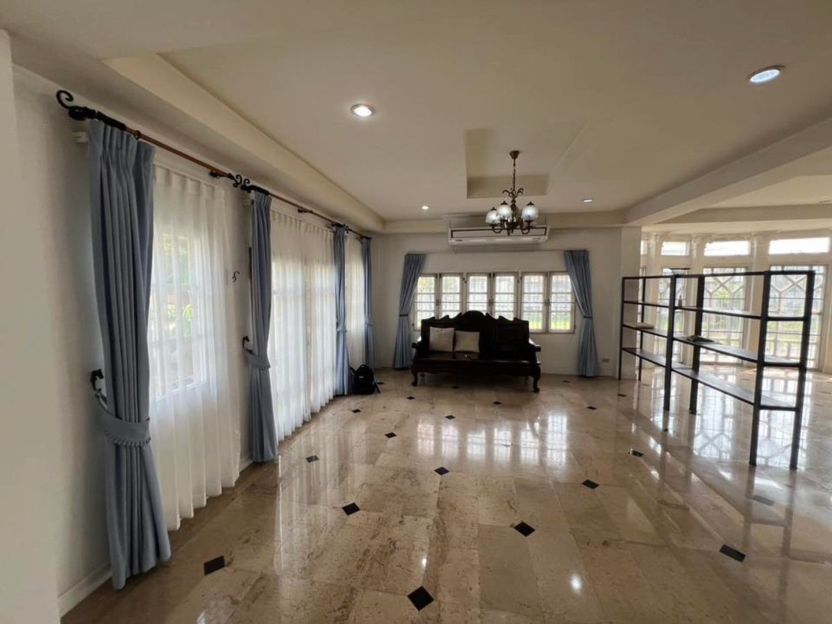ให้เช่าบ้านเลียบทางด่วนรามอินทรา : ให้เช่า!! คฤหาสน์หรู 5 ห้องนอน 650 ตร.ม. ติดถนนรามอินทรา & รถไฟฟ้าสายสีชมพู | หมู่บ้านแมกไม้ รามอินทรา 103/3