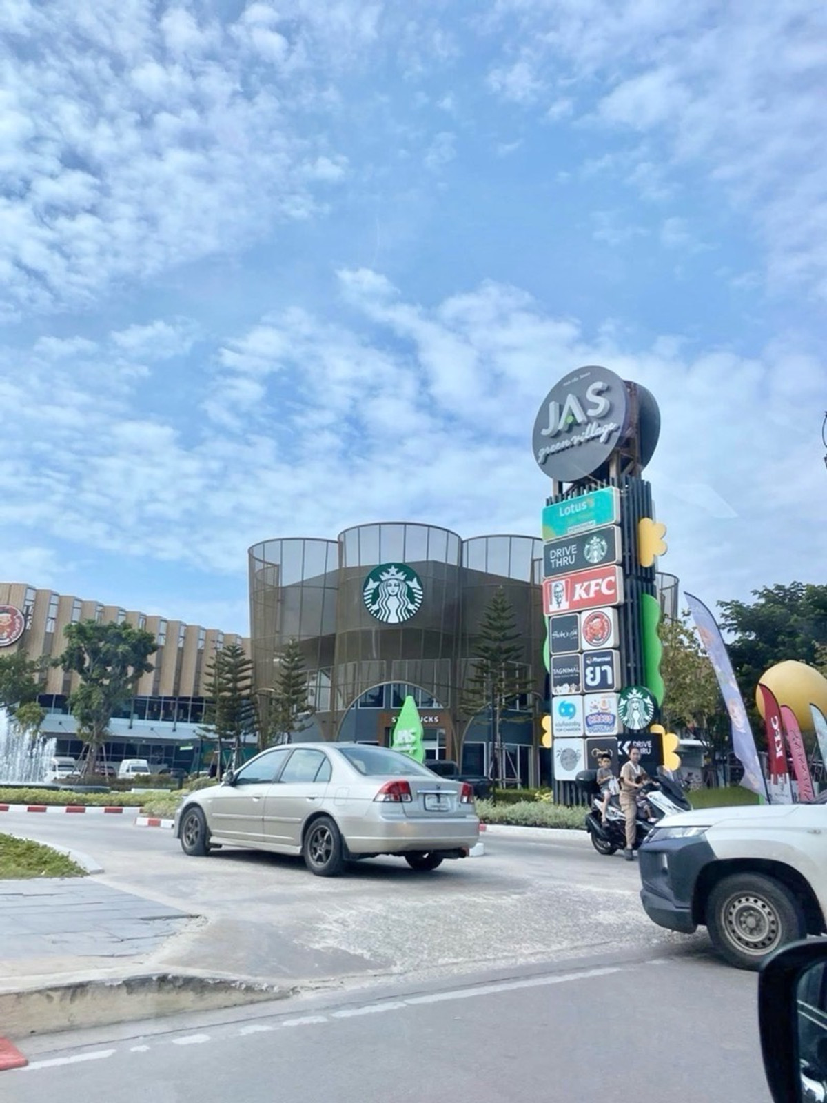 ให้เช่าทาวน์โฮมลาดกระบัง สุวรรณภูมิ : ให้เช่า| For rent Townhome 3 ชั้น 📍 𝐏𝐥𝐞𝐱 𝐎𝐧𝐧𝐮𝐭-𝐖𝐨𝐧𝐠𝐰𝐚𝐞𝐧 ใกล้เมกาบางนา เดินทางไปสุวรรณภูมิเพียง 10 นาที หน้าหมู่บ้านมี Community Mall 🏡🌲 