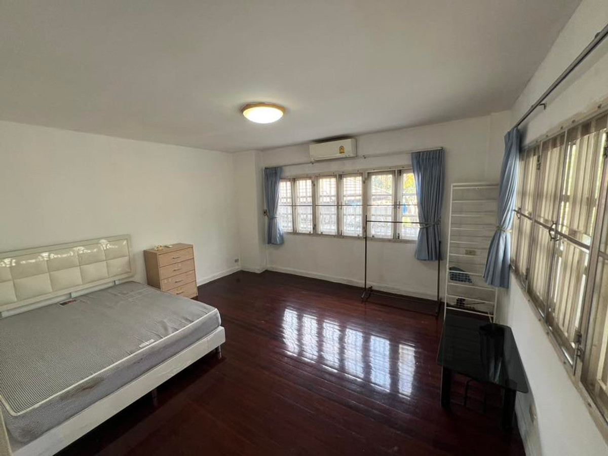 ให้เช่าบ้านเลียบทางด่วนรามอินทรา : ให้เช่า!! คฤหาสน์หรู 5 ห้องนอน 650 ตร.ม. ติดถนนรามอินทรา & รถไฟฟ้าสายสีชมพู | หมู่บ้านแมกไม้ รามอินทรา 103/3