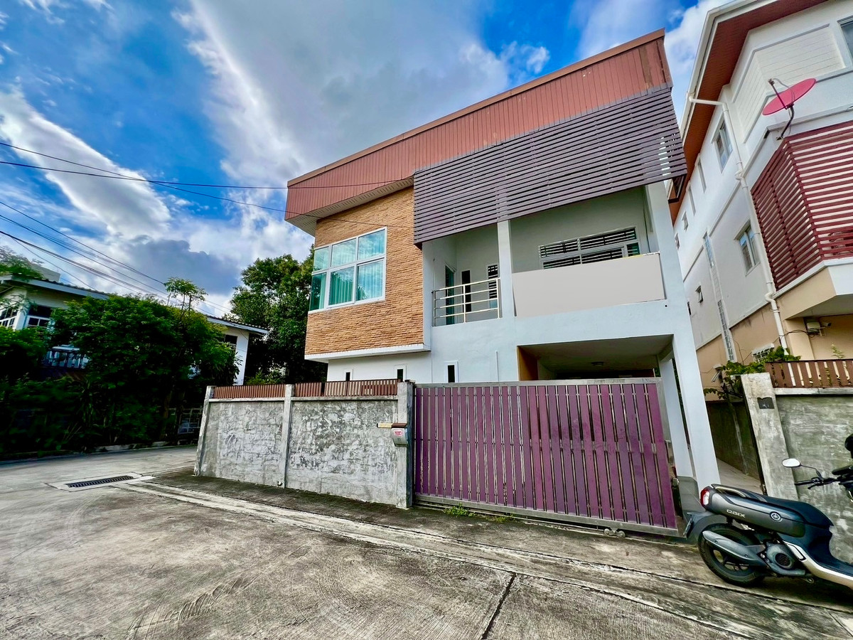 ให้เช่าบ้านลาดพร้าว เซ็นทรัลลาดพร้าว : ให้เช่า บ้านเดี่ยวหลังมุม สไตล์โฮมออฟฟิศ | วิภาวดี 20 | ทำเลใจกลางเมือง เหมาะอยู่อาศัยหรือทำสำนักงานส่วนตัว